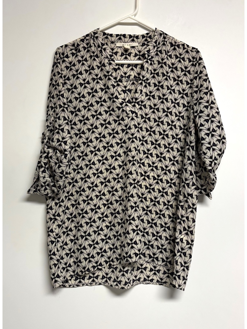 Miami Women’s Medium Black Cream Geometric Print Roll Tab Sleeve Blouse Made USA